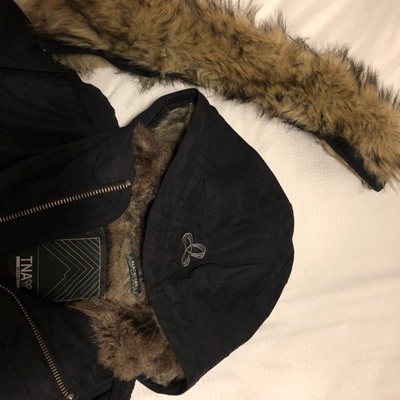 Aritzia - tna winter jacket - Picture 4 of 4